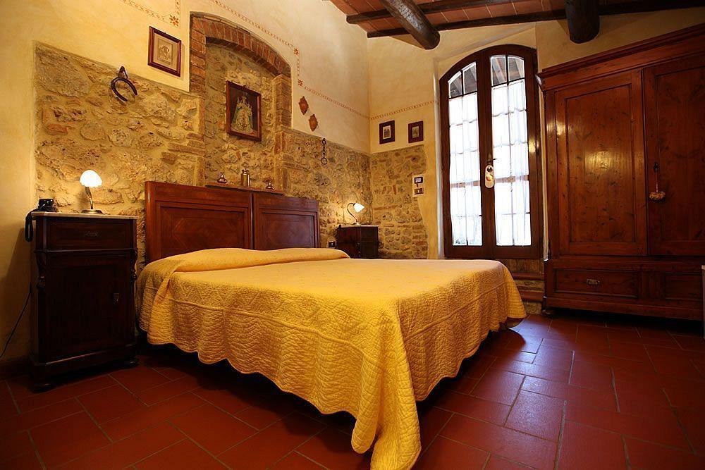 Agriturismo Casanova Di Pescille San Gimignano Luaran gambar