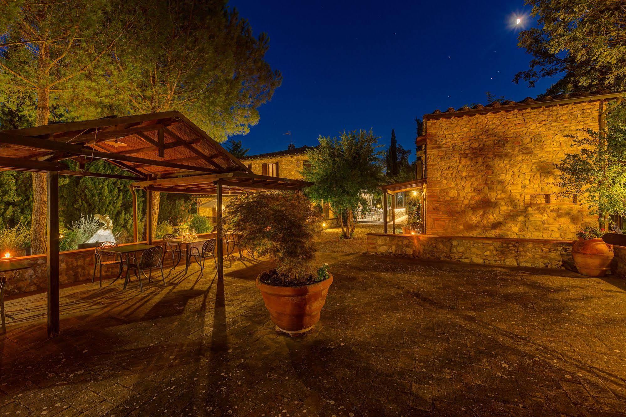 Agriturismo Casanova Di Pescille San Gimignano Luaran gambar